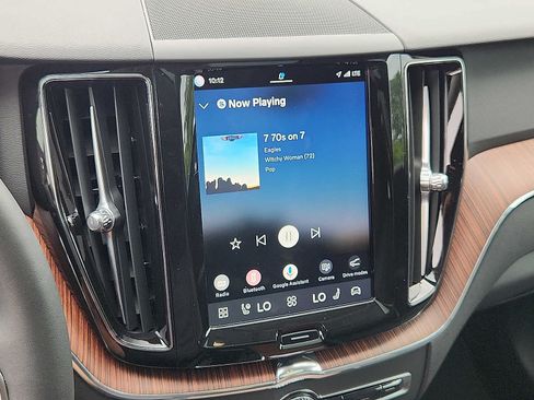 Certified 2024 Volvo XC60 B5 Plus w/ Climate Package AWD/4WD image 17