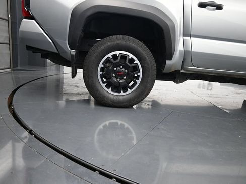 Used 2025 Toyota Tacoma TRD Off-Road AWD/4WD image 10