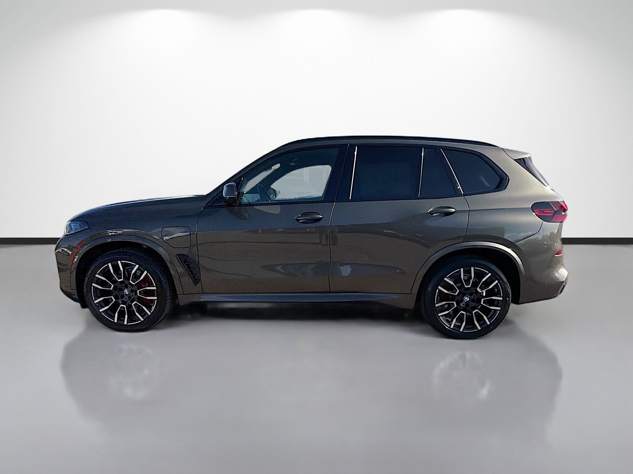 New 2026 BMW X5 xDrive50e w/ Executive Package AWD/4WD image 6