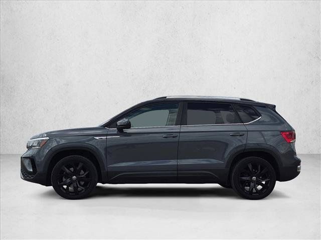 Used 2023 Volkswagen Taos SE w/ Panoramic Sunroof Package FWD image 9