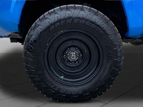 Used 2021 Toyota Tacoma TRD Sport w/ Technology Package RWD image 9