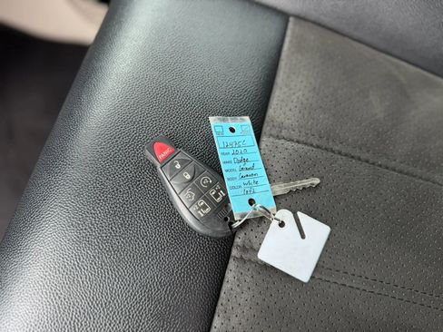Used 2020 Dodge Grand Caravan SXT FWD image 2