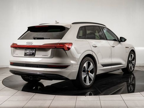 Used 2022 Audi e-tron Premium Plus w/ Premium Plus Package image 7