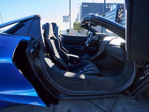 Used 2024 McLaren 750S Spider image 30