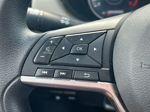 Used 2020 Nissan Versa SV FWD image 30