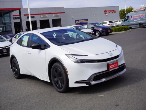 New 2026 Toyota Prius Plug-In Hybrid FWD image 1