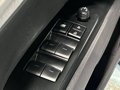 Used 2025 Toyota Camry SE AWD/4WD image 32
