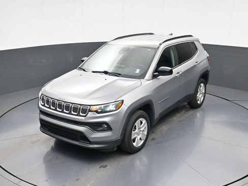 Used 2022 Jeep Compass Latitude w/ Convenience Group AWD/4WD image 29