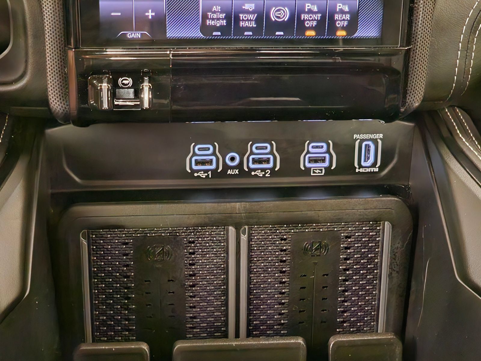 Used 2025 RAM 3500 Limited AWD/4WD image 19
