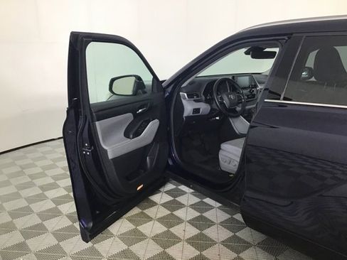 Certified 2021 Toyota Highlander XLE image 10
