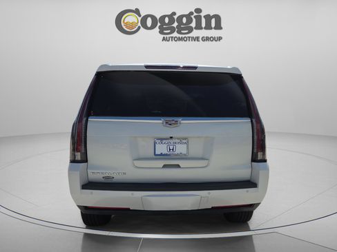 Used 2015 Cadillac Escalade Luxury AWD/4WD image 4