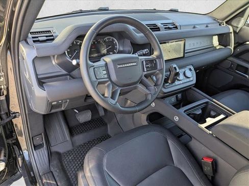 Used 2023 Land Rover Defender 90 X-Dynamic SE image 10