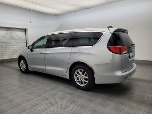 Used 2022 Chrysler Voyager LX FWD image 3