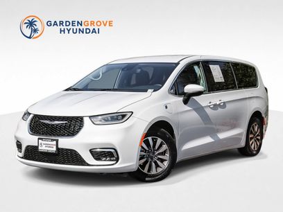Used 2023 Chrysler Pacifica Touring-L