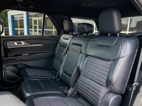 Used 2025 Ford Explorer ST-Line w/ ST-Line Street Pack AWD/4WD image 9