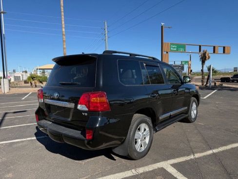 Used 2014 Toyota Land Cruiser image 2