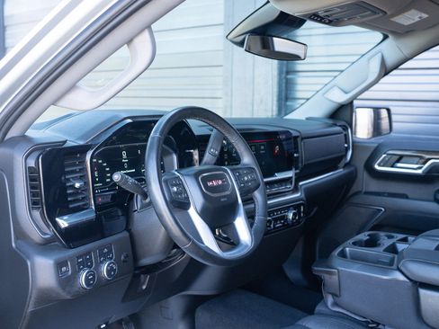 Used 2023 GMC Sierra 1500 SLE image 17