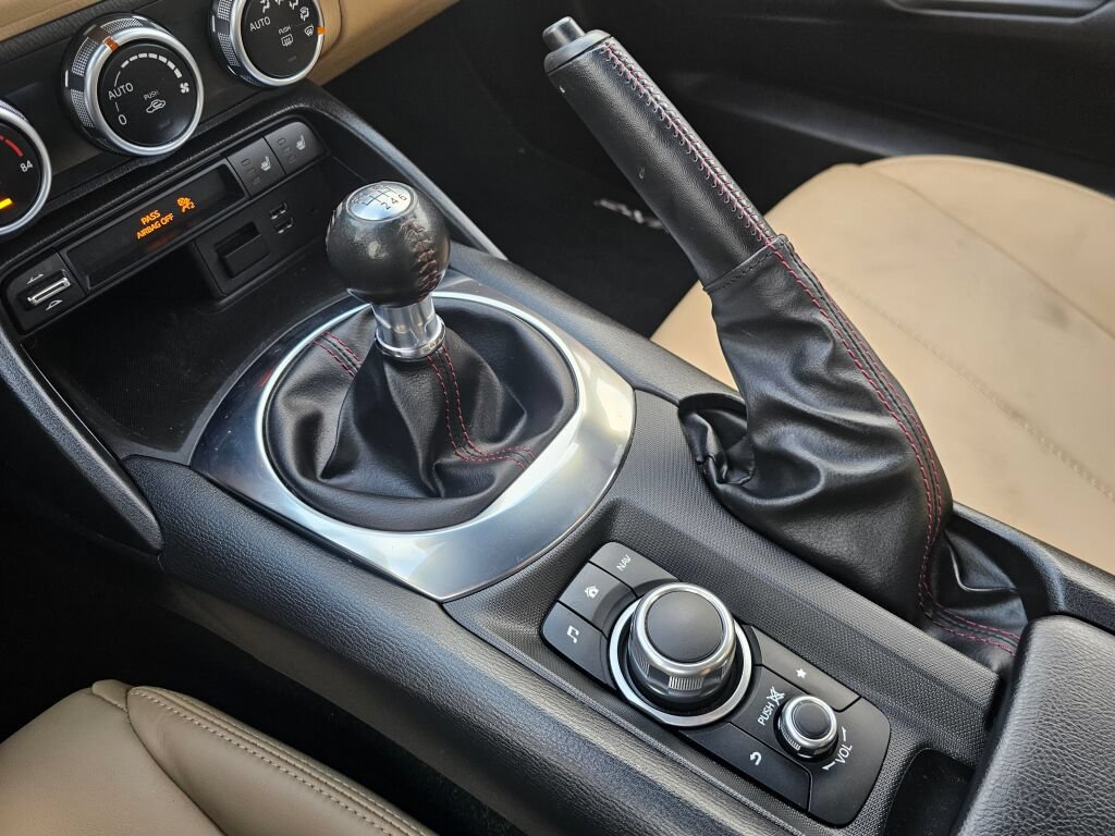 Used 2019 MAZDA MX-5 Miata RF Grand Touring w/ GT-S Package RWD image 15