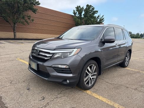Used 2017 Honda Pilot Touring image 8