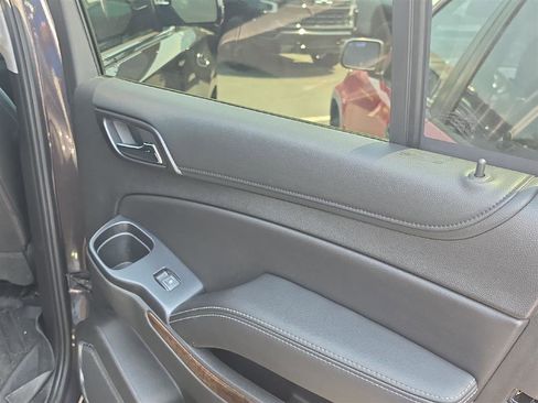 Used 2018 Chevrolet Tahoe LT image 2