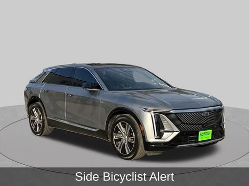 Used 2024 Cadillac Lyriq Luxury AWD/4WD image 8