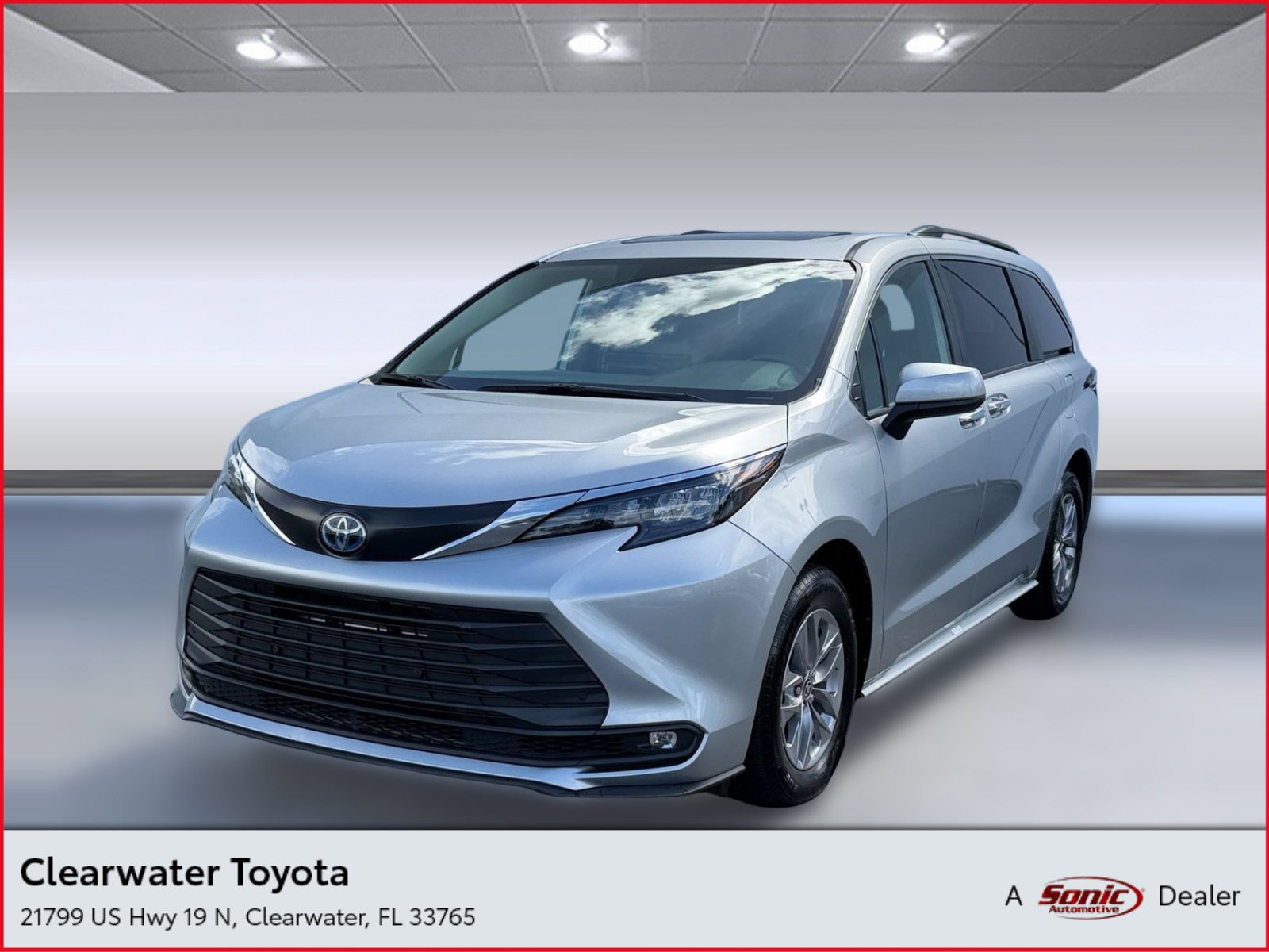 Used 2025 Toyota Sienna XLE FWD image 1