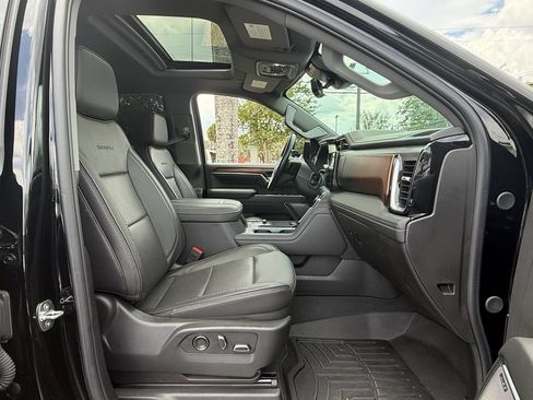 Used 2024 GMC Sierra 2500 Denali w/ Denali Reserve Package AWD/4WD image 18