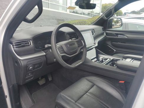 Used 2025 Jeep Wagoneer Series II AWD/4WD image 10