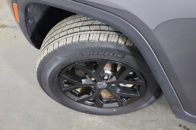 Used 2023 Jeep Grand Cherokee Limited RWD image 46