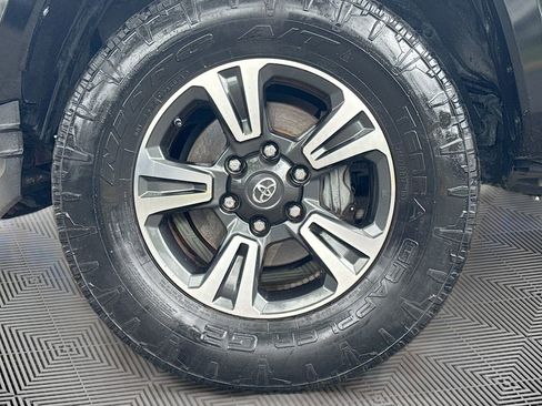 Used 2017 Toyota Tacoma TRD Off-Road image 29