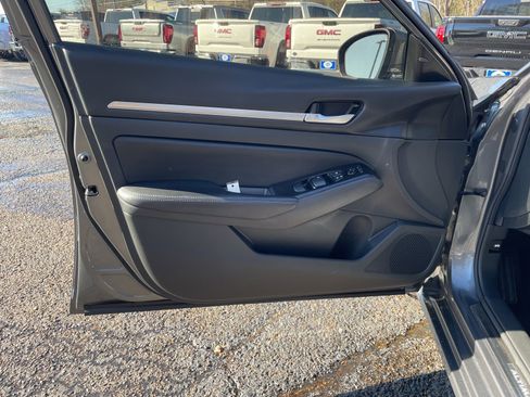 Used 2024 Nissan Altima 2.5 SL image 13