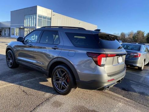 Used 2025 Ford Explorer ST image 5