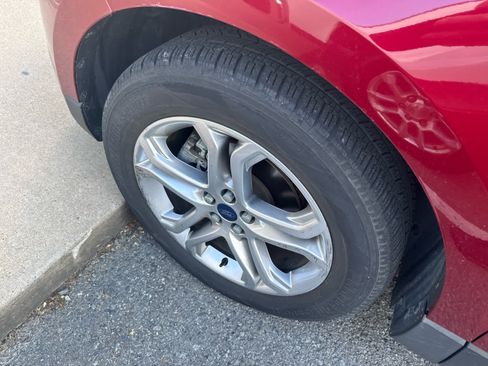 Used 2018 Ford Edge Titanium w/ Equipment Group 301A image 9