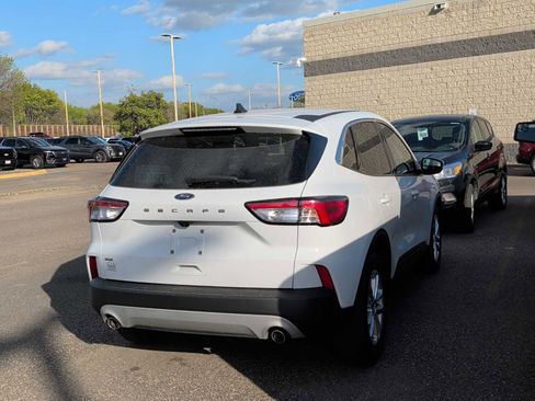 Used 2021 Ford Escape SE FWD image 2