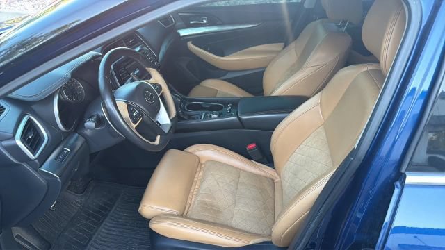 Used 2017 Nissan Maxima SR FWD image 9