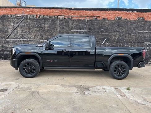 Used 2024 GMC Sierra 2500 AT4 w/ AT4 Premium Plus Package AWD/4WD image 2