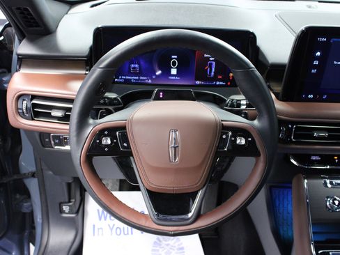 Used 2025 Lincoln Aviator Reserve w/ Luxury Package RWD image 18