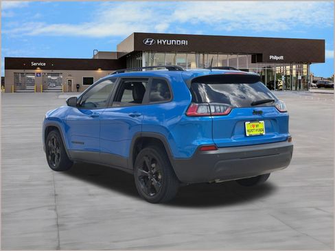 Used 2020 Jeep Cherokee Latitude Plus FWD image 3