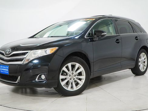 Used 2013 Toyota Venza LE FWD image 1