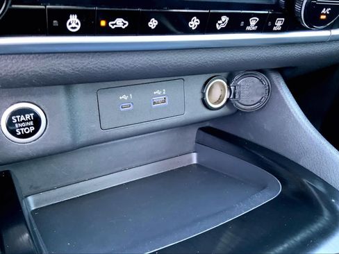 Used 2022 Nissan Rogue SV w/ SV Premium Package FWD image 32