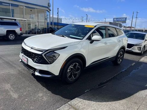 Used 2024 Kia Sportage LX image 2