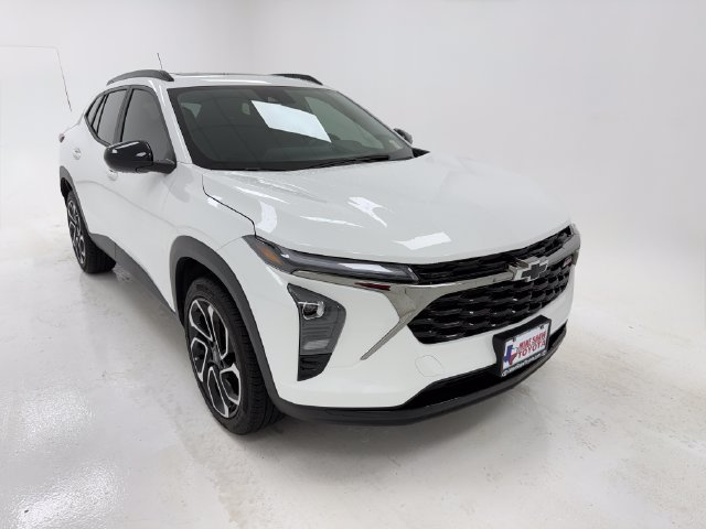 Used 2026 Chevrolet Trax RS w/ Sunroof Package FWD image 2