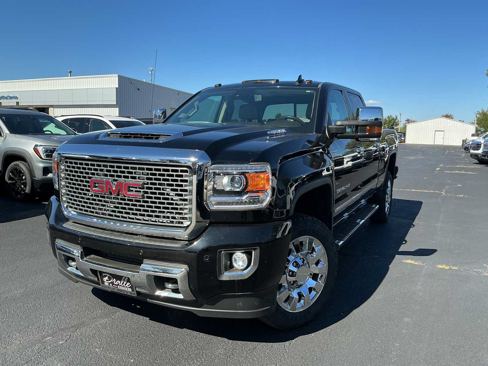 Used 2017 GMC Sierra 2500 Denali w/ Duramax Plus Package AWD/4WD image 3