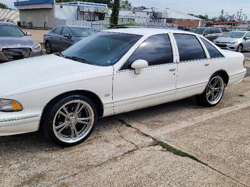 Used 1993 Chevrolet Caprice Classic LS image 2