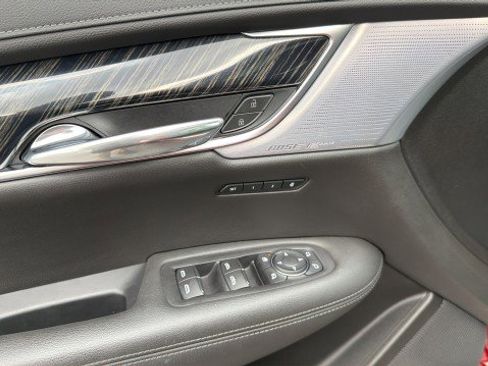 Used 2024 Cadillac XT6 Premium Luxury w/ Technology Package image 23