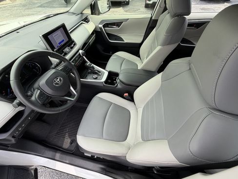 Used 2024 Toyota RAV4 XLE Premium AWD/4WD image 18