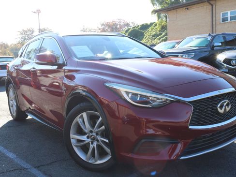 Used 2019 INFINITI QX30 image 3