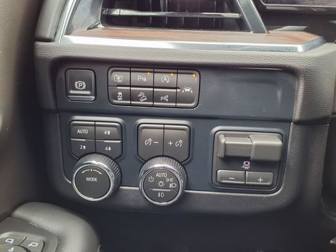 Used 2026 Chevrolet Tahoe Z71 w/ Comfort Package AWD/4WD image 9