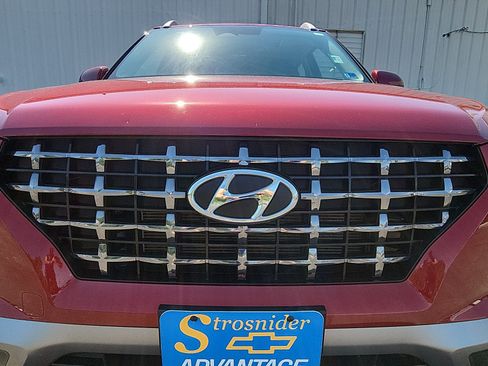 Used 2025 Hyundai Venue SEL FWD image 14