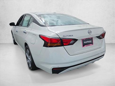 Used 2025 Nissan Altima 2.5 S FWD image 9